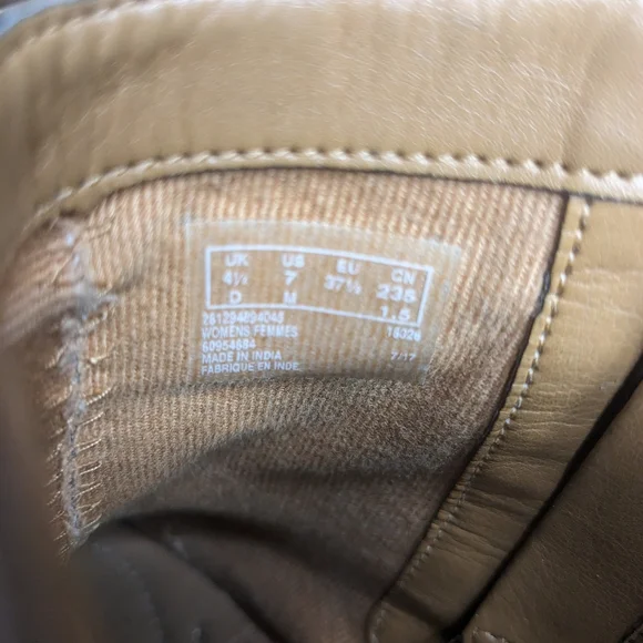 Clarks - Picture 4 of 5